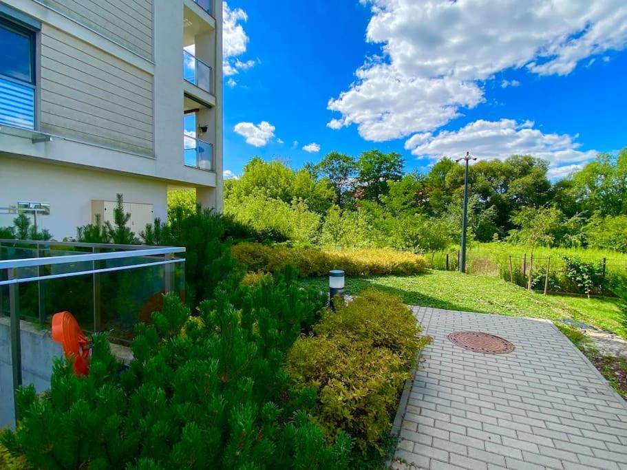 Ferienwohnung Smart Art :) Z Bezplatnym Parkingiem Podziemnym Kielce Exterior foto